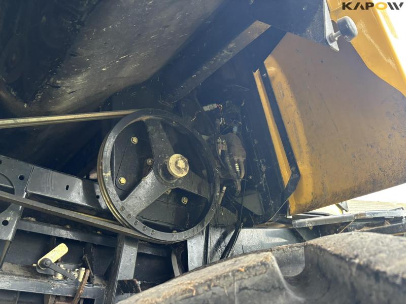 New Holland CR 9080 combine harvester 30 feet 26