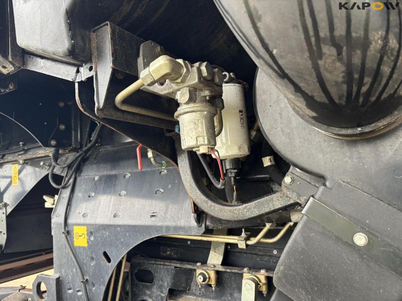 New Holland CR 9080 combine harvester 30 feet 36
