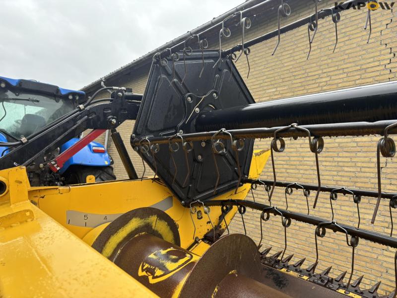 New Holland CR 9080 combine harvester 30 feet 167