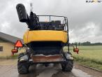 New Holland CR 9080 combine harvester 30 feet 6