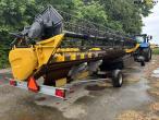 New Holland CR 9080 combine harvester 30 feet 102