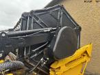 New Holland CR 9080 combine harvester 30 feet 147