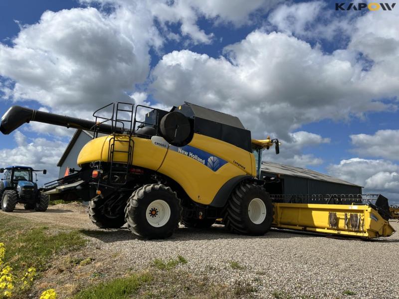 New Holland CR9080 SLH combine harvester with 30 foot header 5