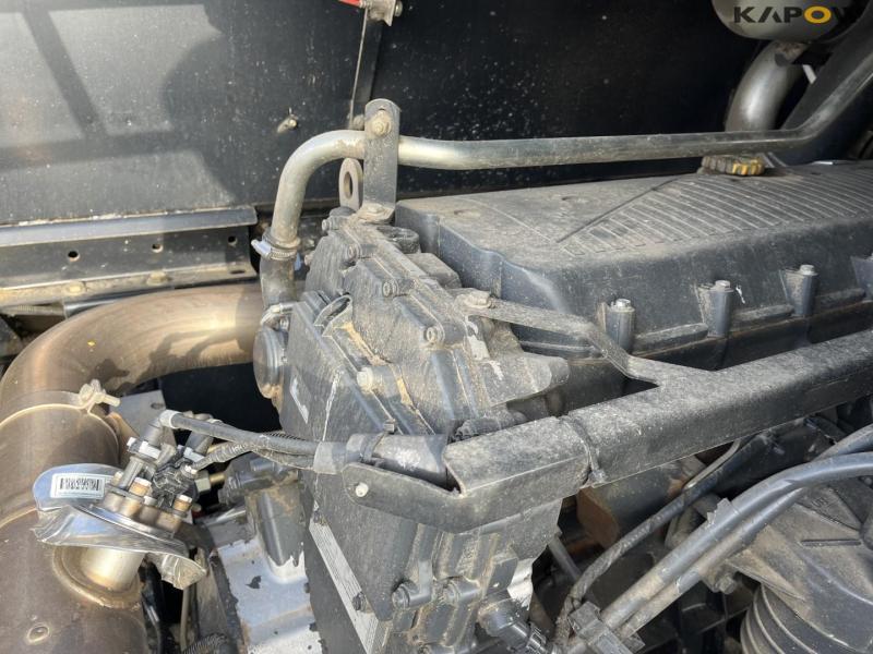 New Holland CR9090 combine with 41-foot varifeed header 67