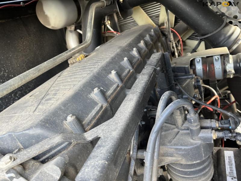 New Holland CR9090 combine with 41-foot varifeed header 73