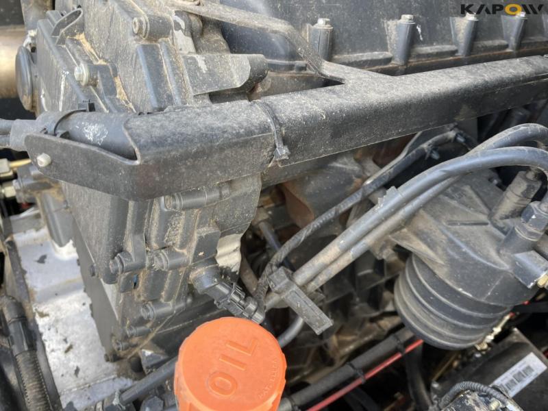 New Holland CR9090 combine with 41-foot varifeed header 74