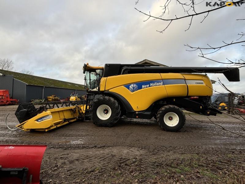 New Holland CX8060 combine harvester 7