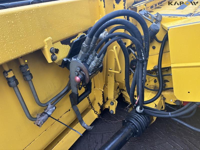 New Holland CX8060 combine harvester 24