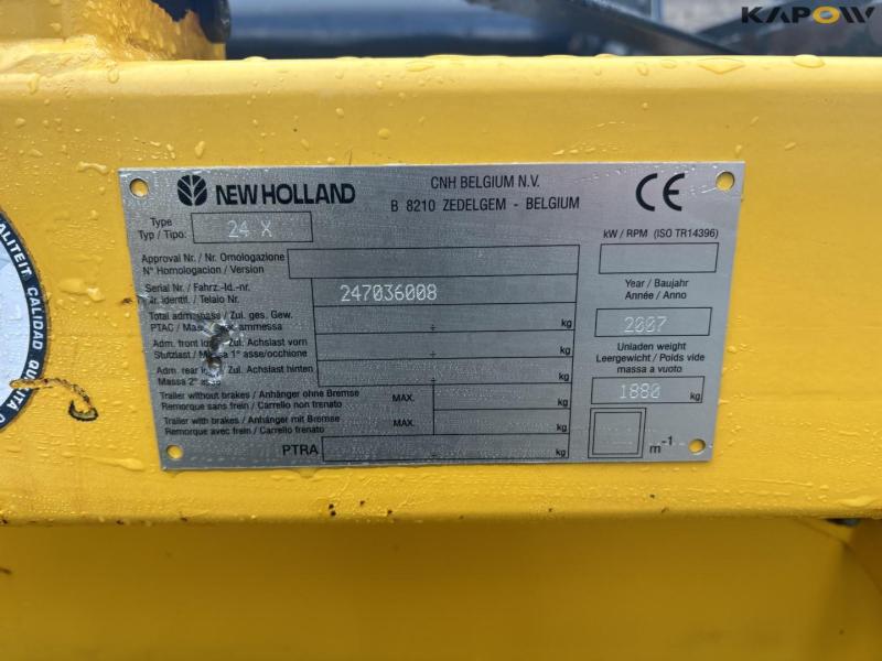 New Holland CX8060 combine harvester 32