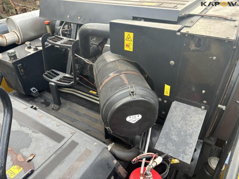 New Holland CX8060 combine harvester 34