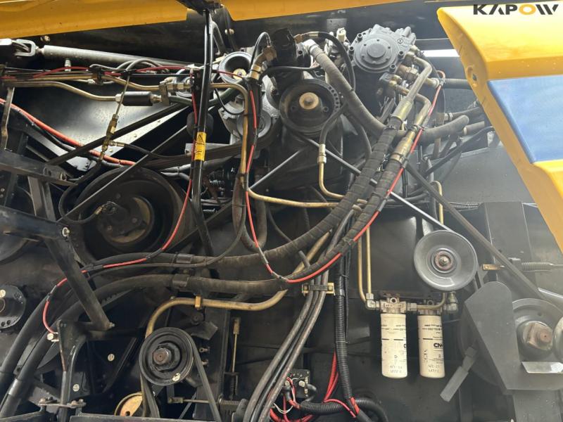 New Holland CX8060 combine harvester 58