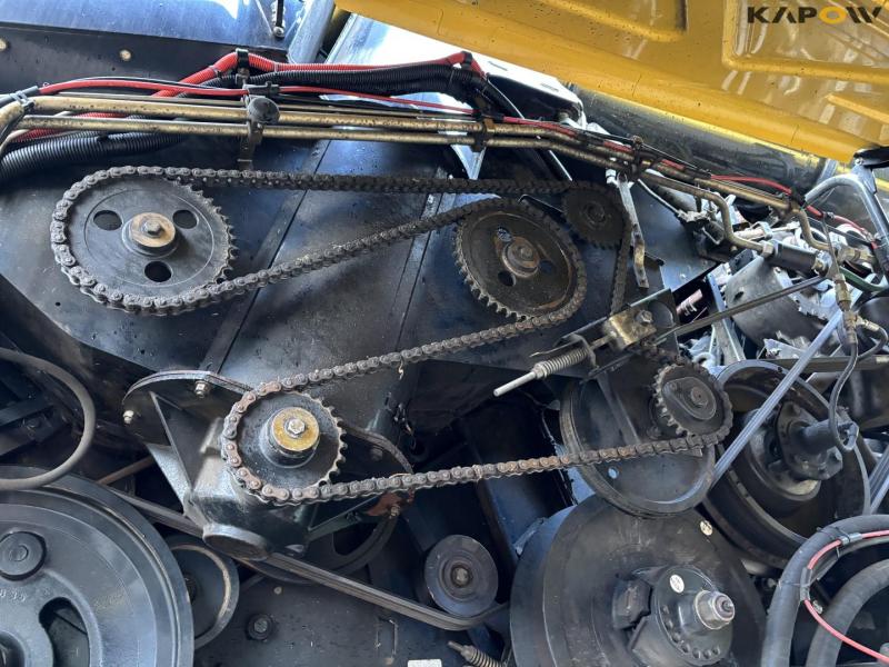 New Holland CX8060 combine harvester 62