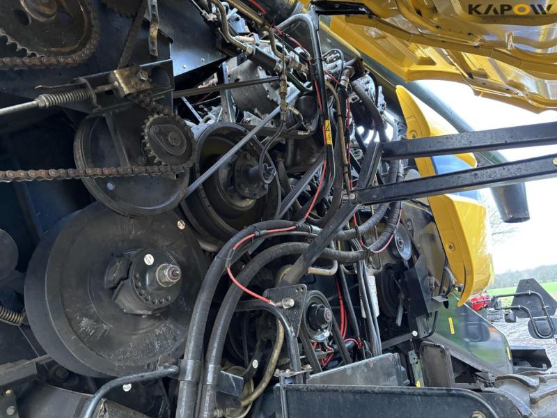 New Holland CX8060 combine harvester 63