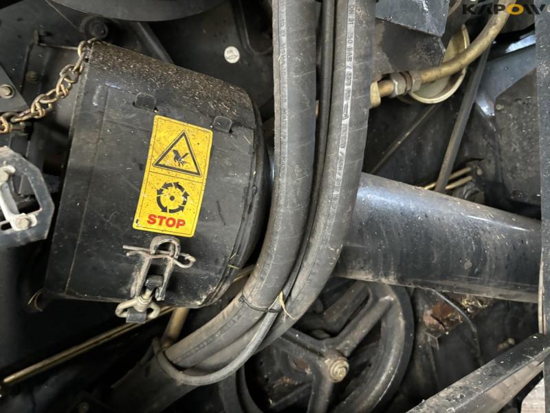 New Holland CX8060 combine harvester 65