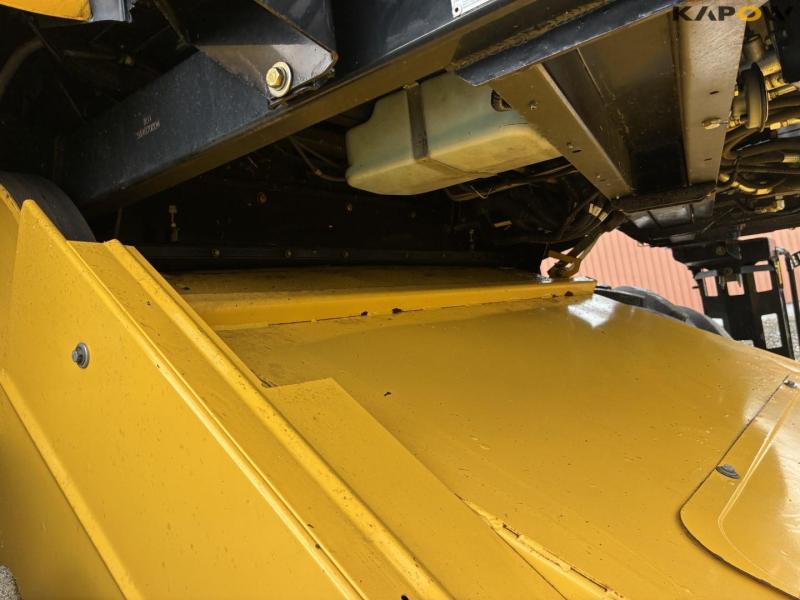 New Holland CX8080 combine harvester 32
