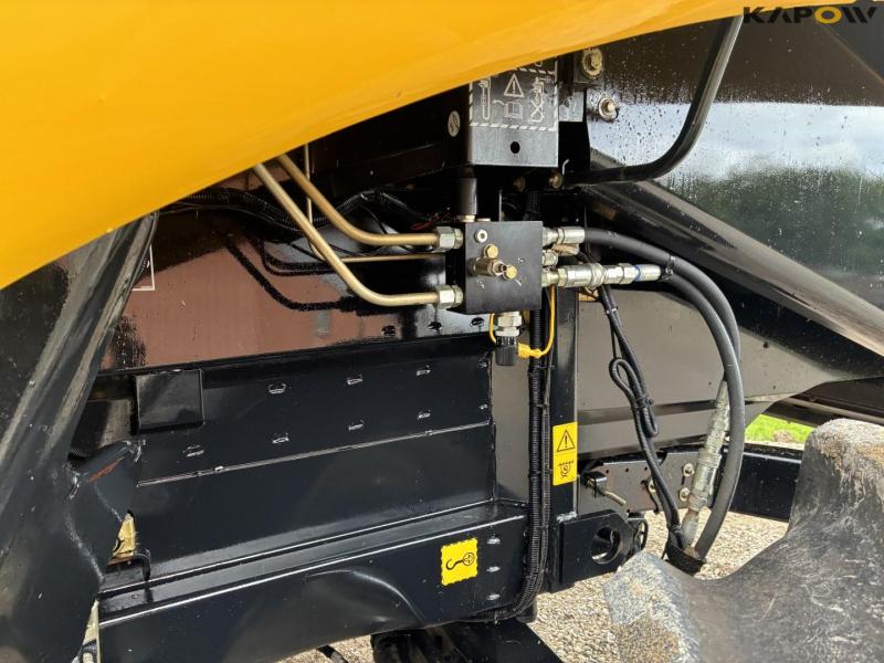New Holland CX8080 combine harvester 45