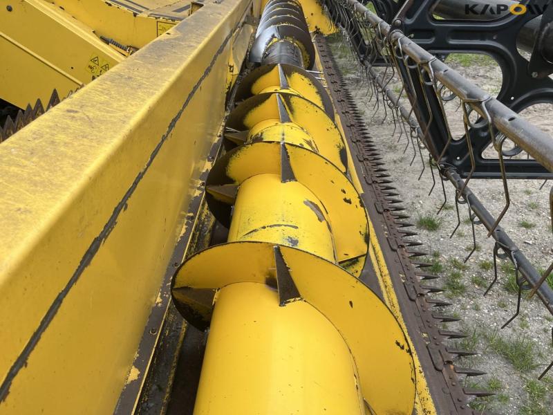 New Holland CX840 combine with 24 foot header 20