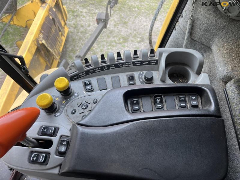 New Holland CX840 combine with 24 foot header 53