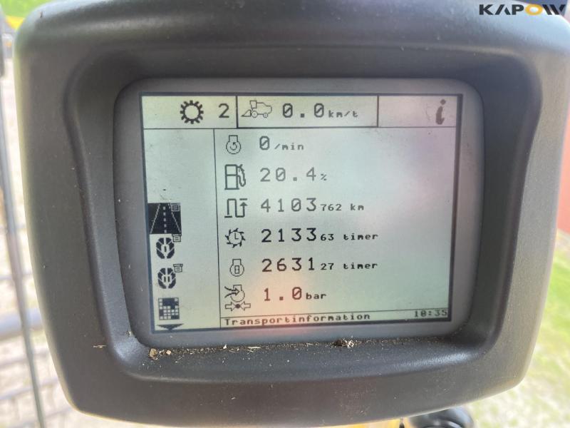 New Holland CX840 combine with 24 foot header 57