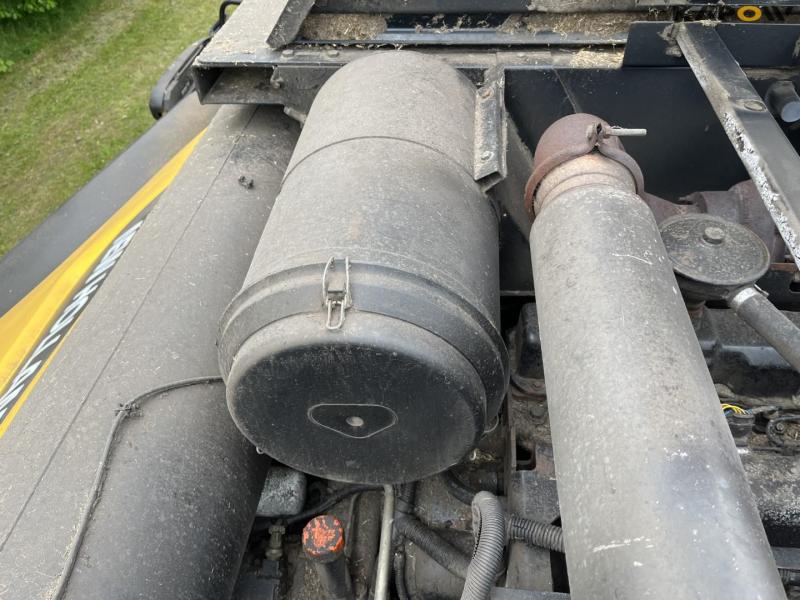 New Holland CX840 combine with 24 foot header 64
