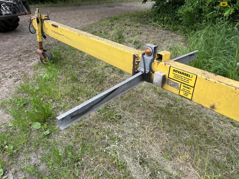New Holland CX840 combine with 24 foot header 79