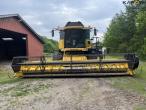 New Holland CX840 combine with 24 foot header 2