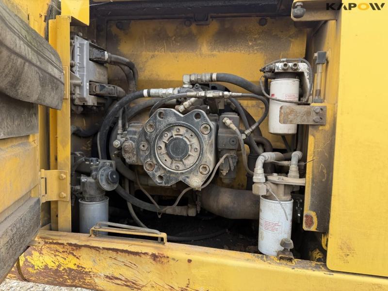 New Holland E215C excavator 25