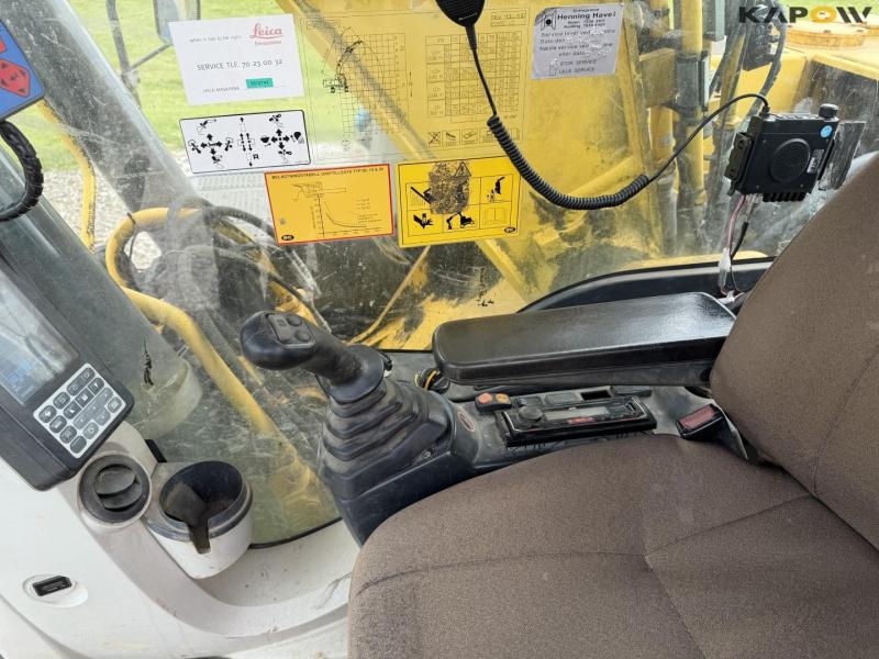 New Holland E215C excavator 35