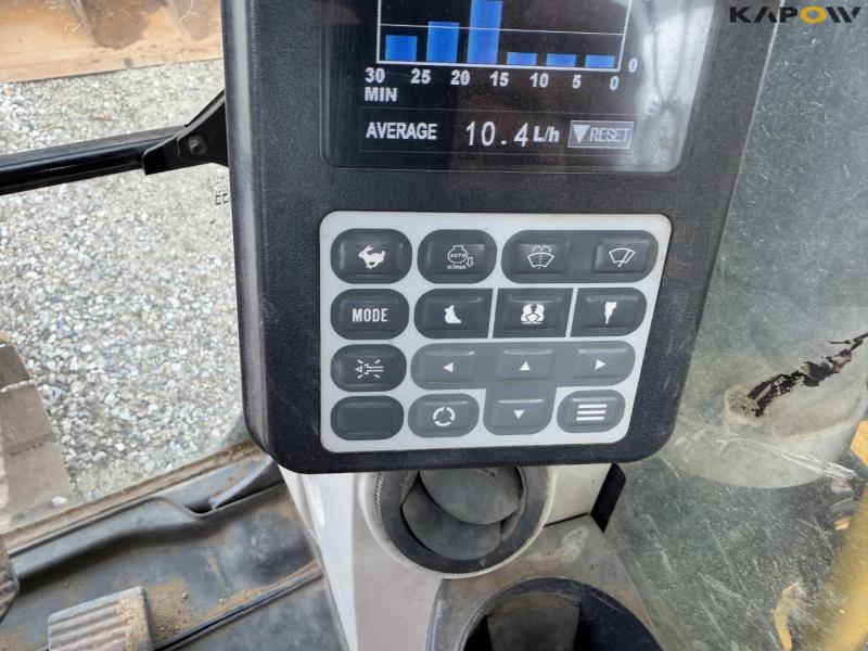 New Holland E215C excavator 39