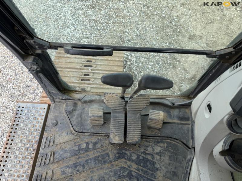 New Holland E215C excavator 46