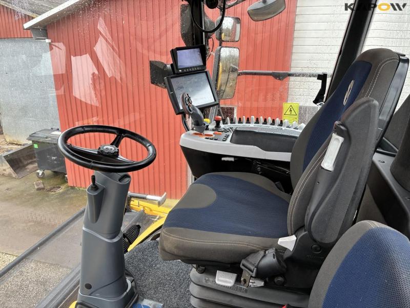 New Holland FR 650 forage harvester 59