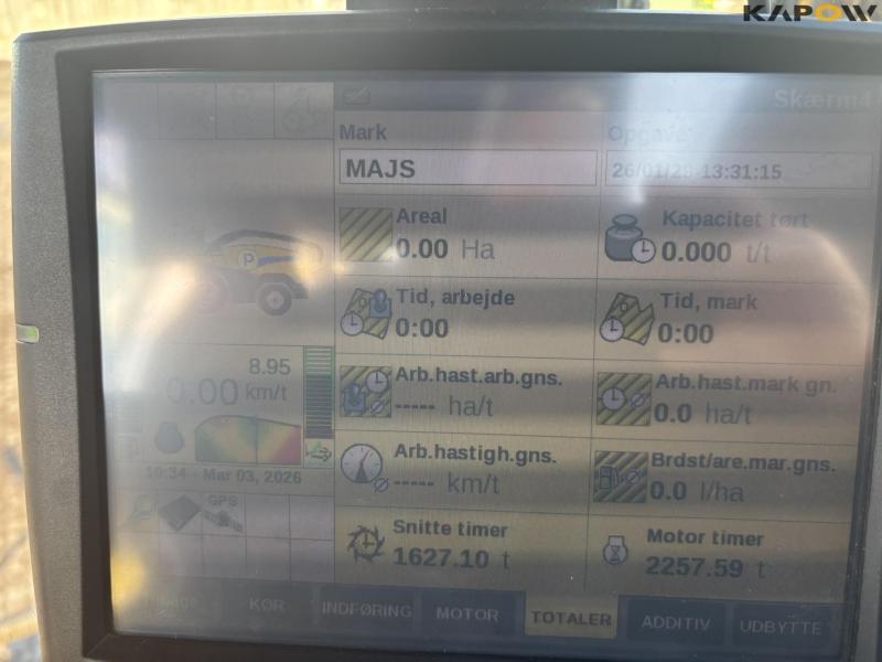 New Holland FR550 with corn header and pickup 102