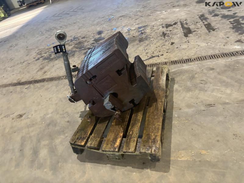 New Holland front block 900kg 8