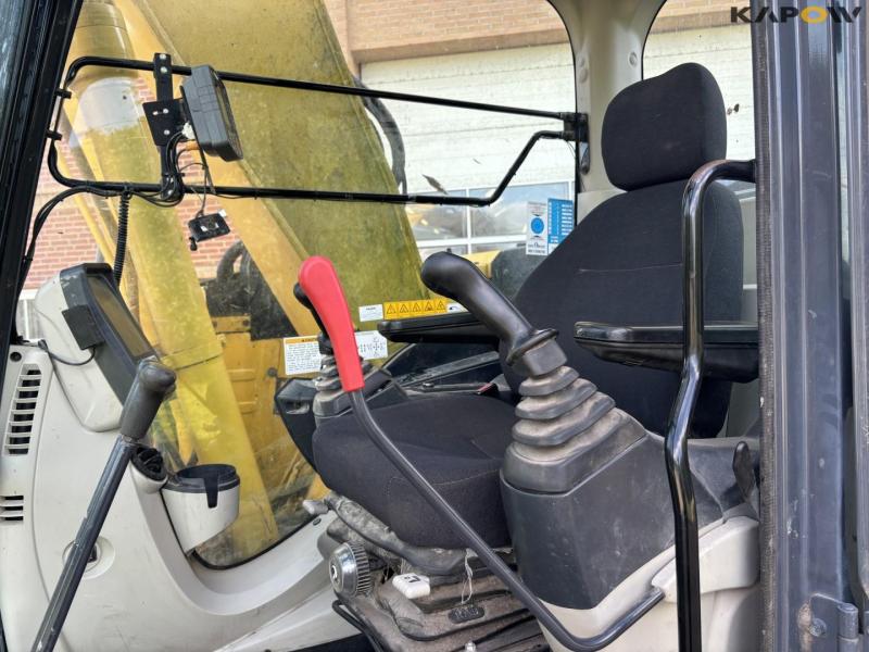 New Holland Kobelco E140CSR excavator 40