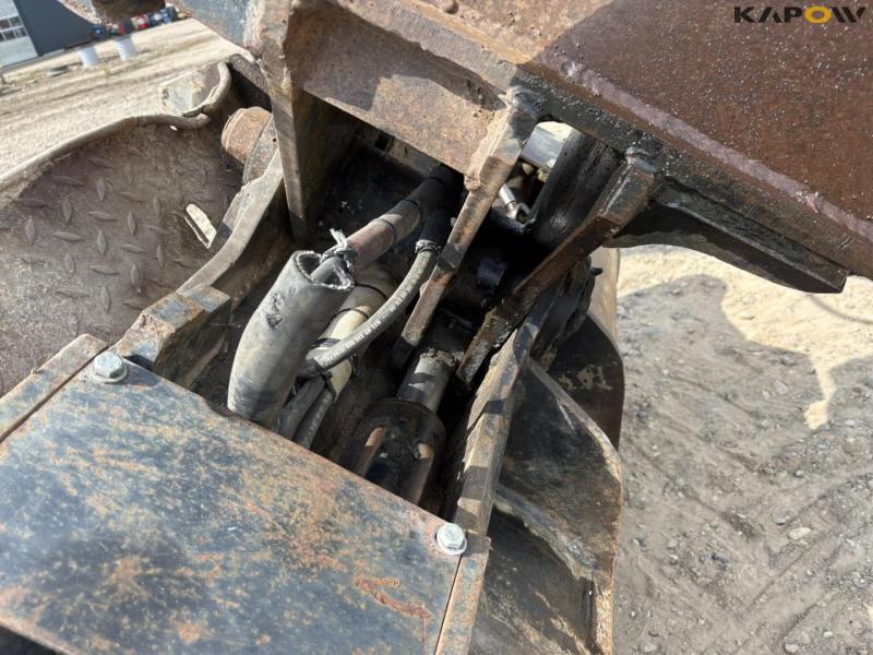 New Holland Kobelco E245B excavator 21