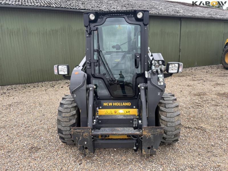 New Holland L318 skid steer loader 2