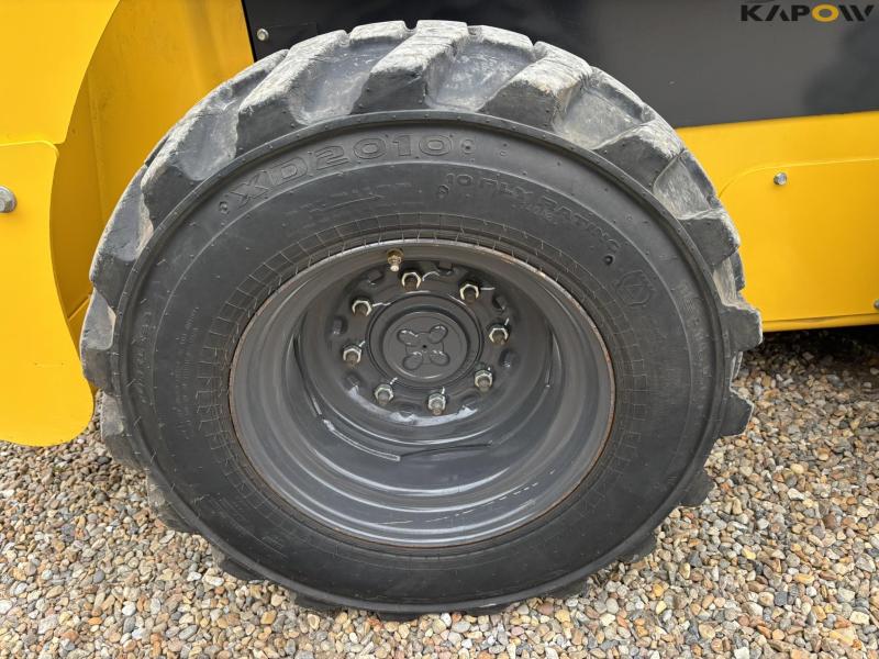 New Holland L318 skid steer loader 20