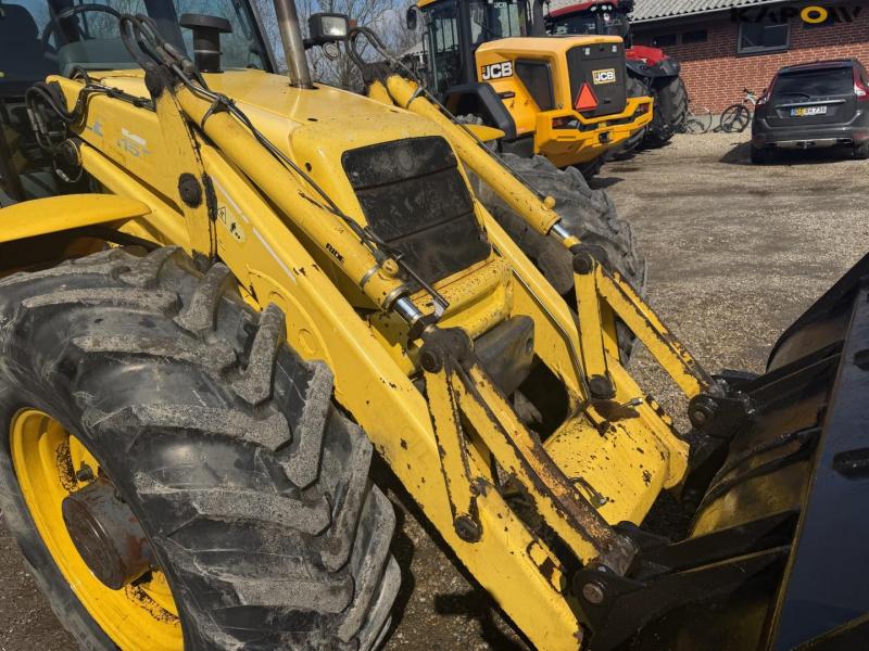 New Holland LB115B-4PS backhoe loader 10