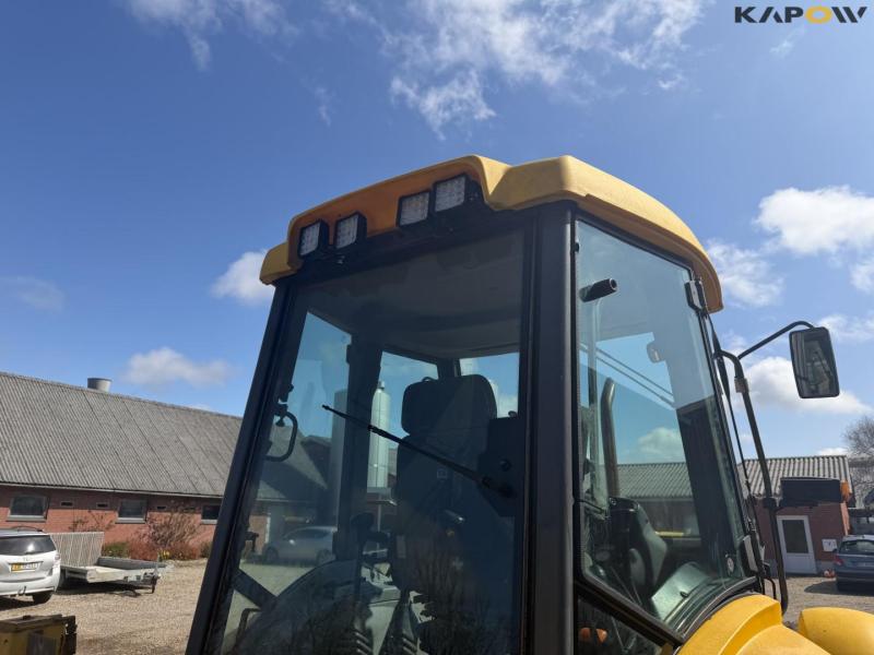 New Holland LB115B-4PS backhoe loader 13