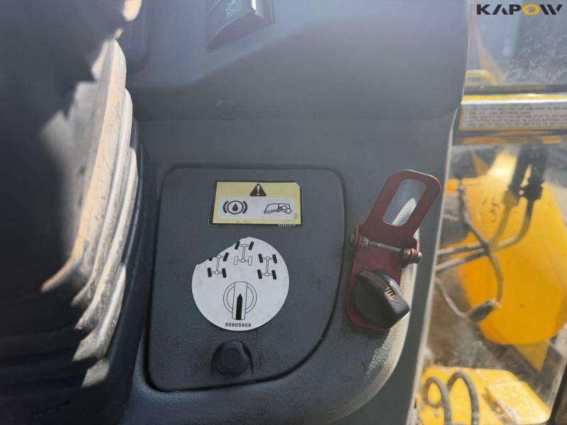 New Holland LB115B-4PS backhoe loader 30