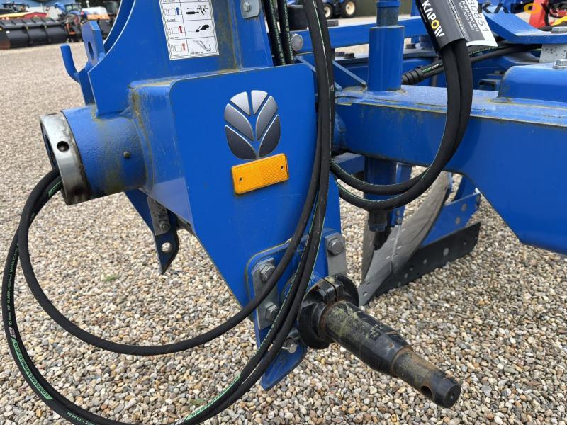New Holland PLGF 4 furrow reversible plough - new 33