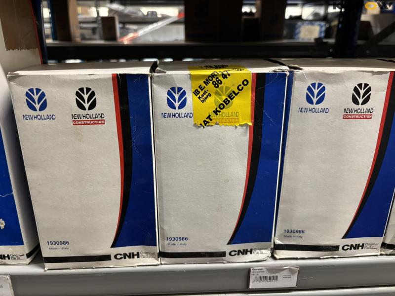 New Holland spare parts/filters - new 17