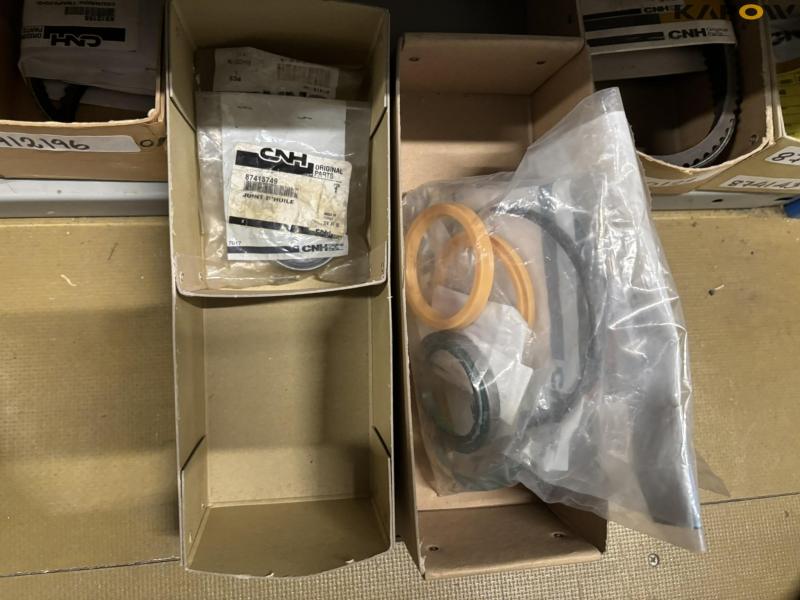 New Holland spare parts/filters - new 36