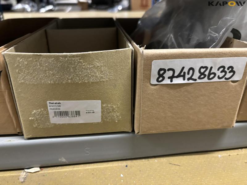 New Holland spare parts/filters - new 37