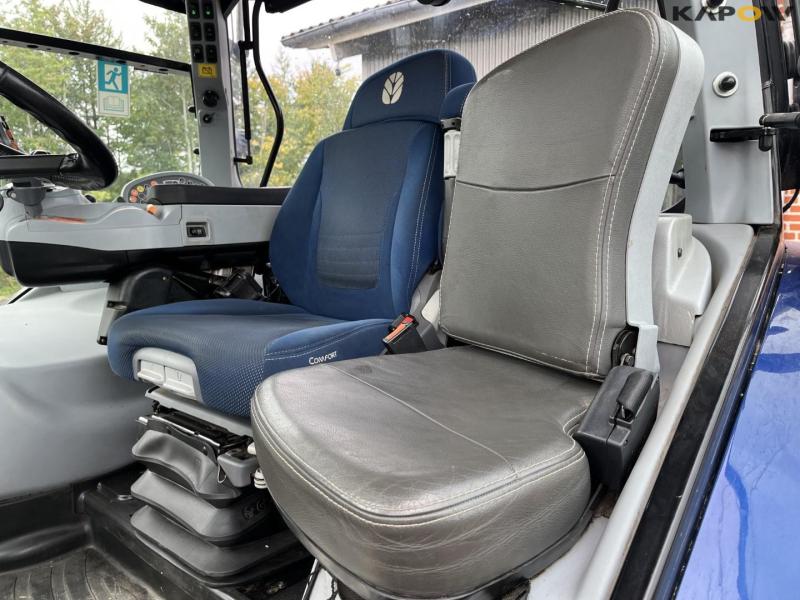 New Holland T7.230 tractor 37