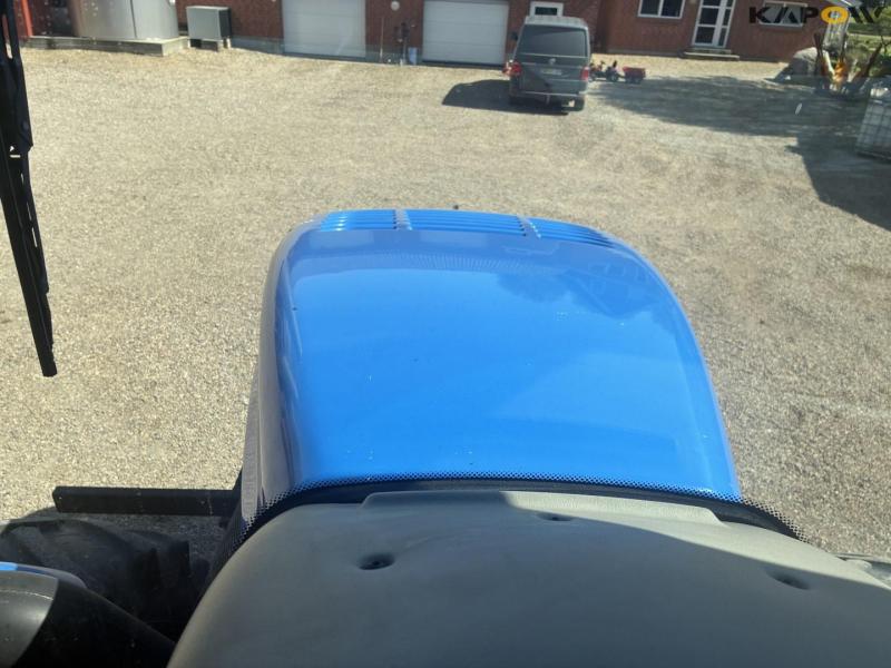 New Holland T9040 tractor with twin wheels 61