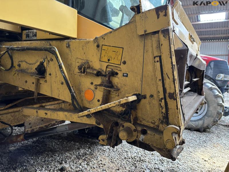 New Holland TF 78 combine harvester 14