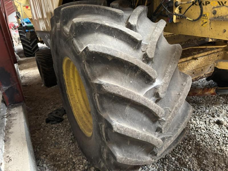 New Holland TF 78 combine harvester 20
