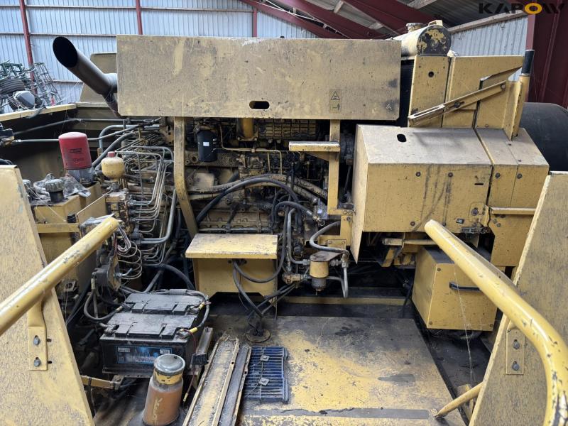 New Holland TF 78 combine harvester 42