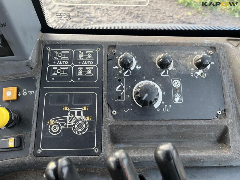 New Holland TM155 tractor 43